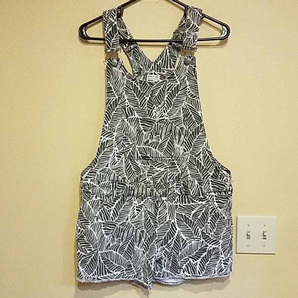 Leaf print overalls